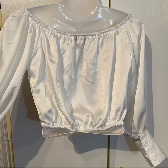 Akira White Satin Off Shoulder Top Size Small NWOT - Picture 4 of 16